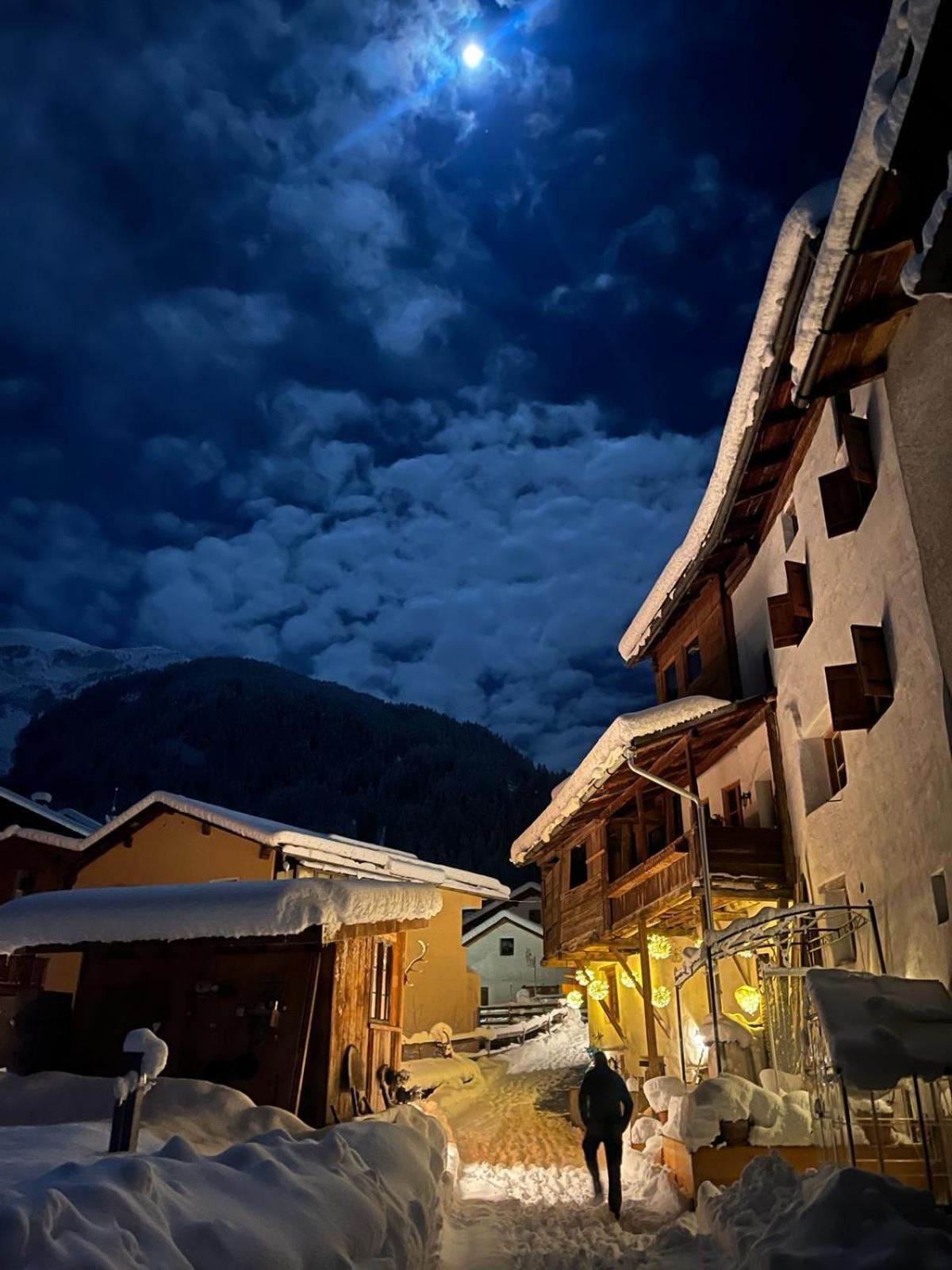 Chasa Jaro Panzió Santa Maria Val Muestair Kültér fotó